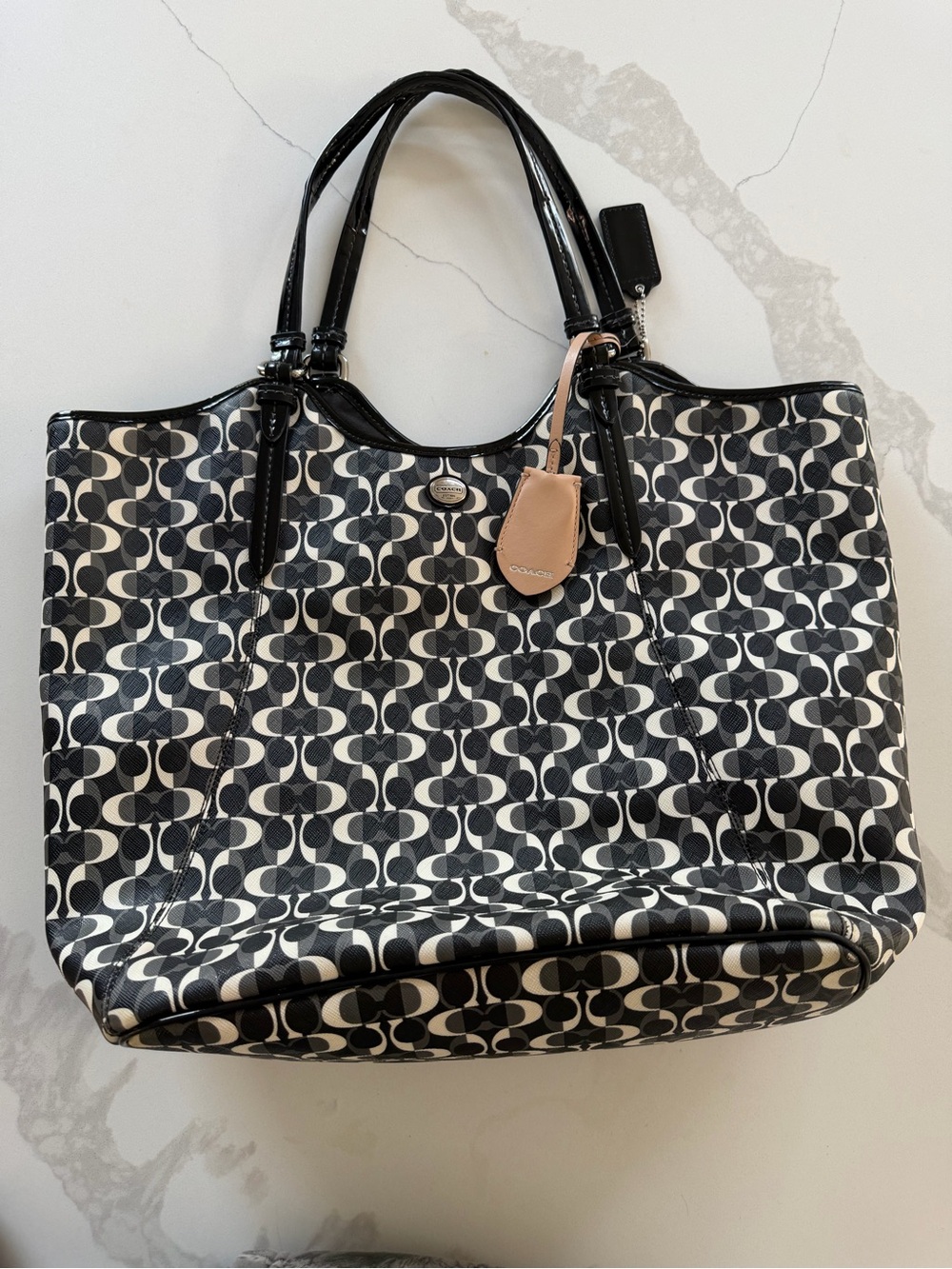Coach Peyton tote black & white